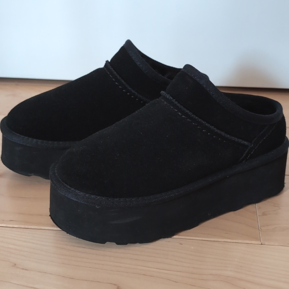 Cushionaire Women's slip-on platform shoe size 6